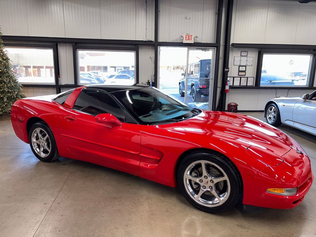 Used 2004 Chevrolet Corvette Coupe w/ Roof Package image 17
