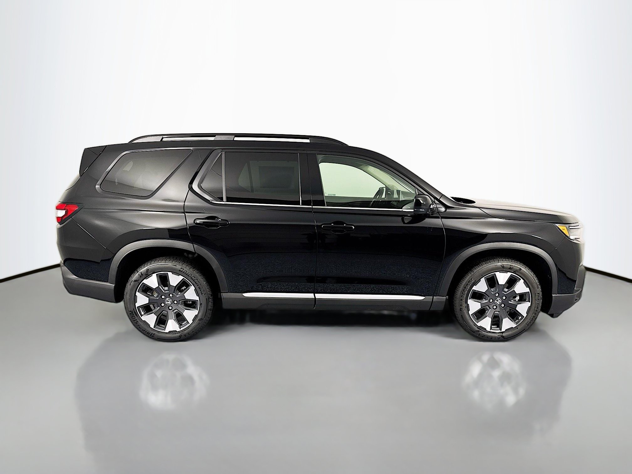 New 2026 Honda Pilot Touring image 4