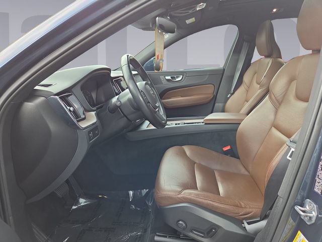 Used 2021 Volvo XC60 T6 Momentum AWD/4WD image 10