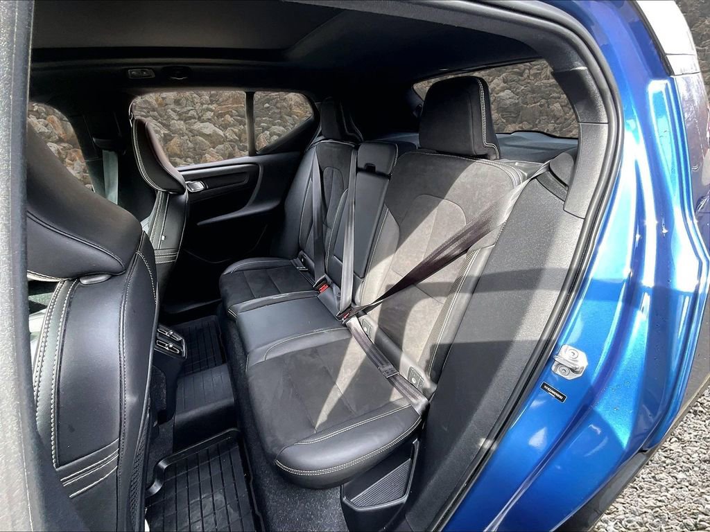 Used 2021 Volvo XC40 T5 R-Design w/ Climate Package image 24