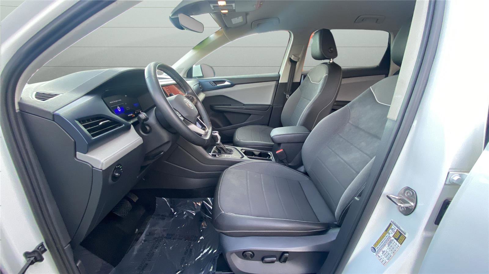 Used 2024 Volkswagen Taos SE image 10