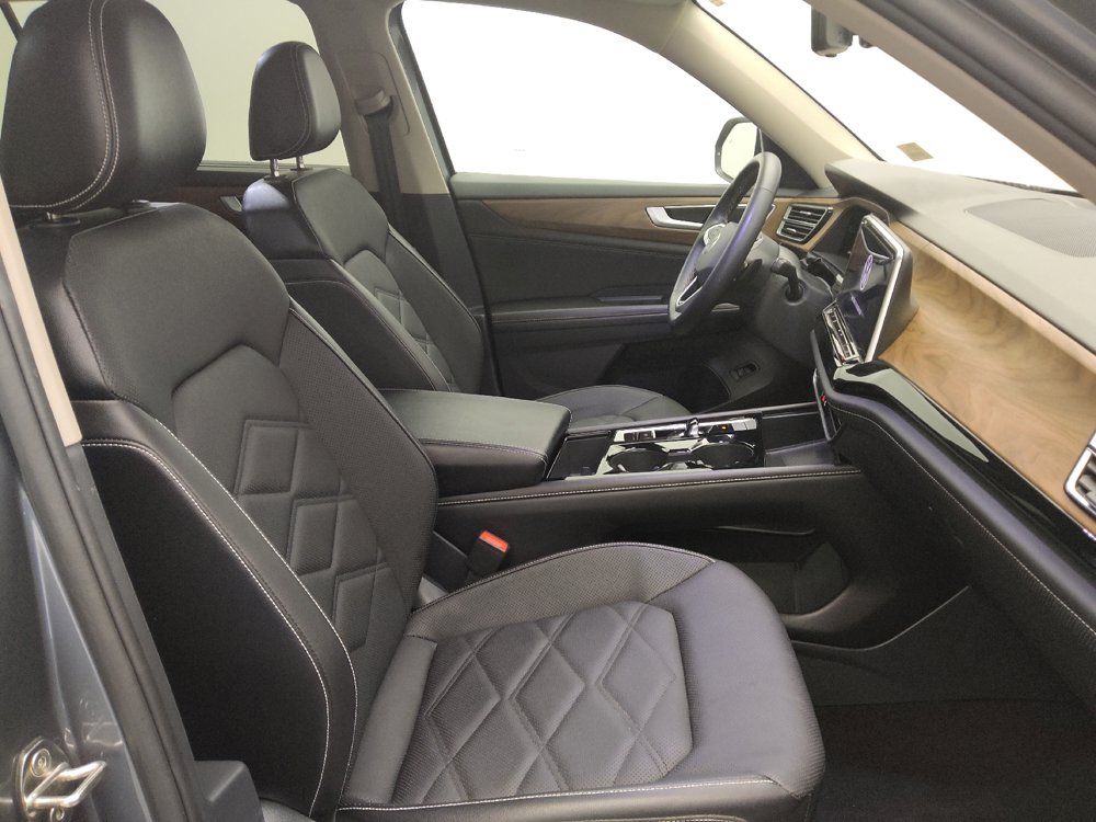Used 2024 Volkswagen Atlas SE w/ Panoramic Sunroof Package FWD image 21