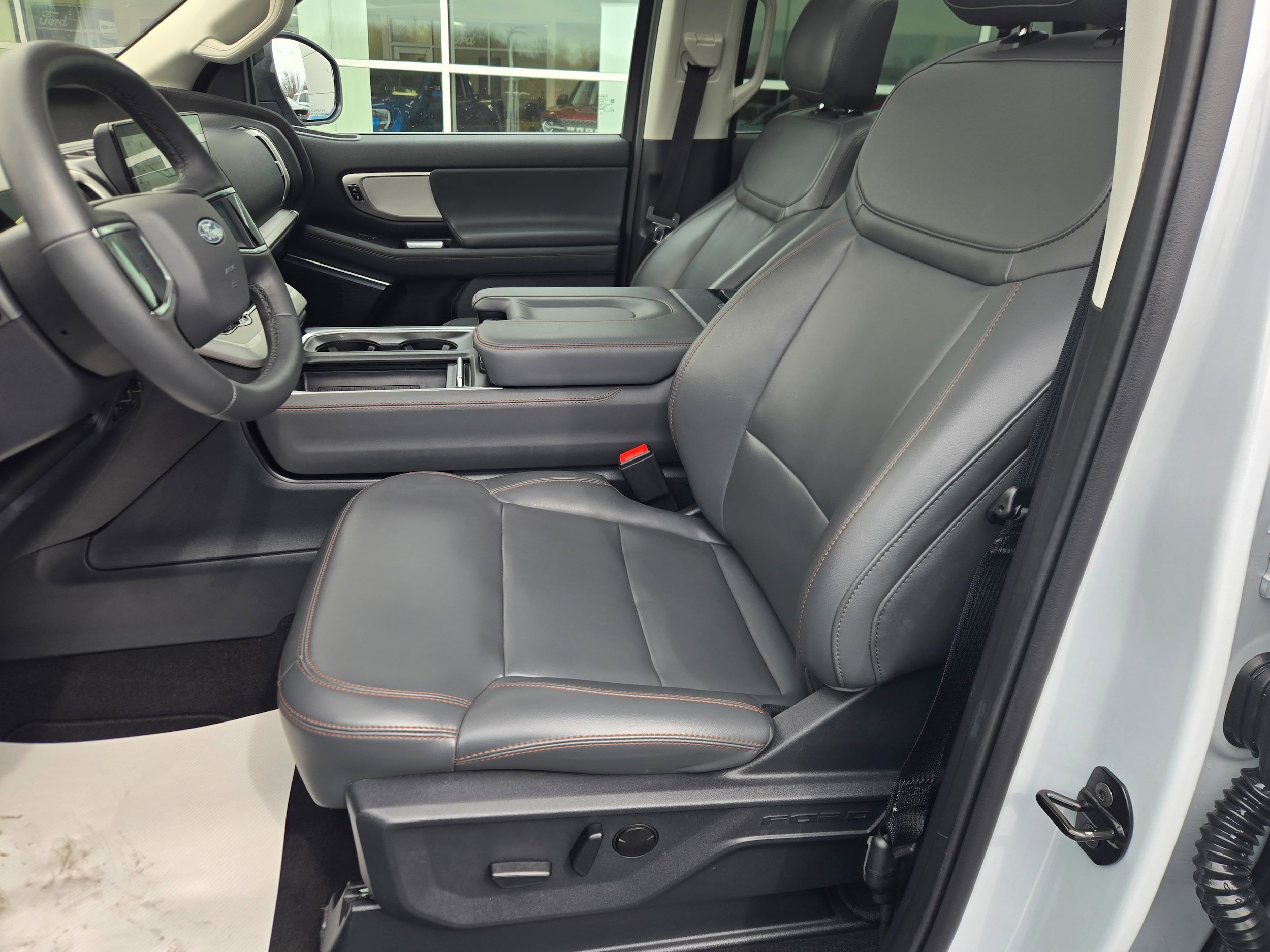 Certified 2025 Ford Expedition Active AWD/4WD image 18