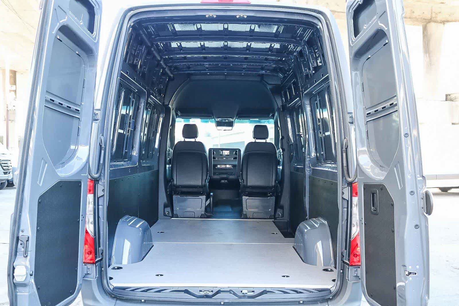 Used 2024 Mercedes-Benz Sprinter 2500 image 24