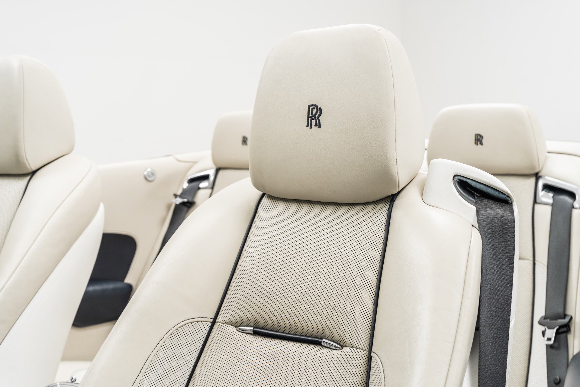 Used 2019 Rolls-Royce Dawn image 26