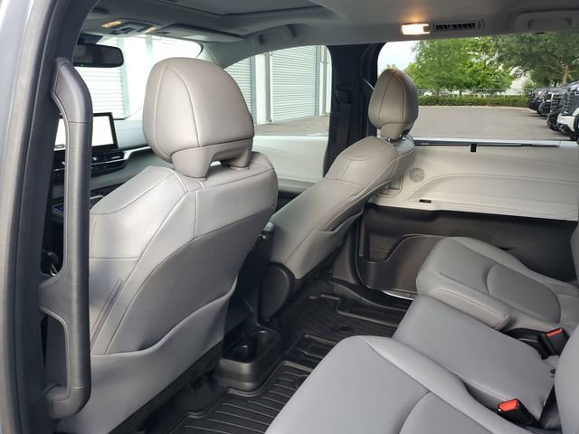 Used 2026 Toyota Sienna XLE FWD image 9