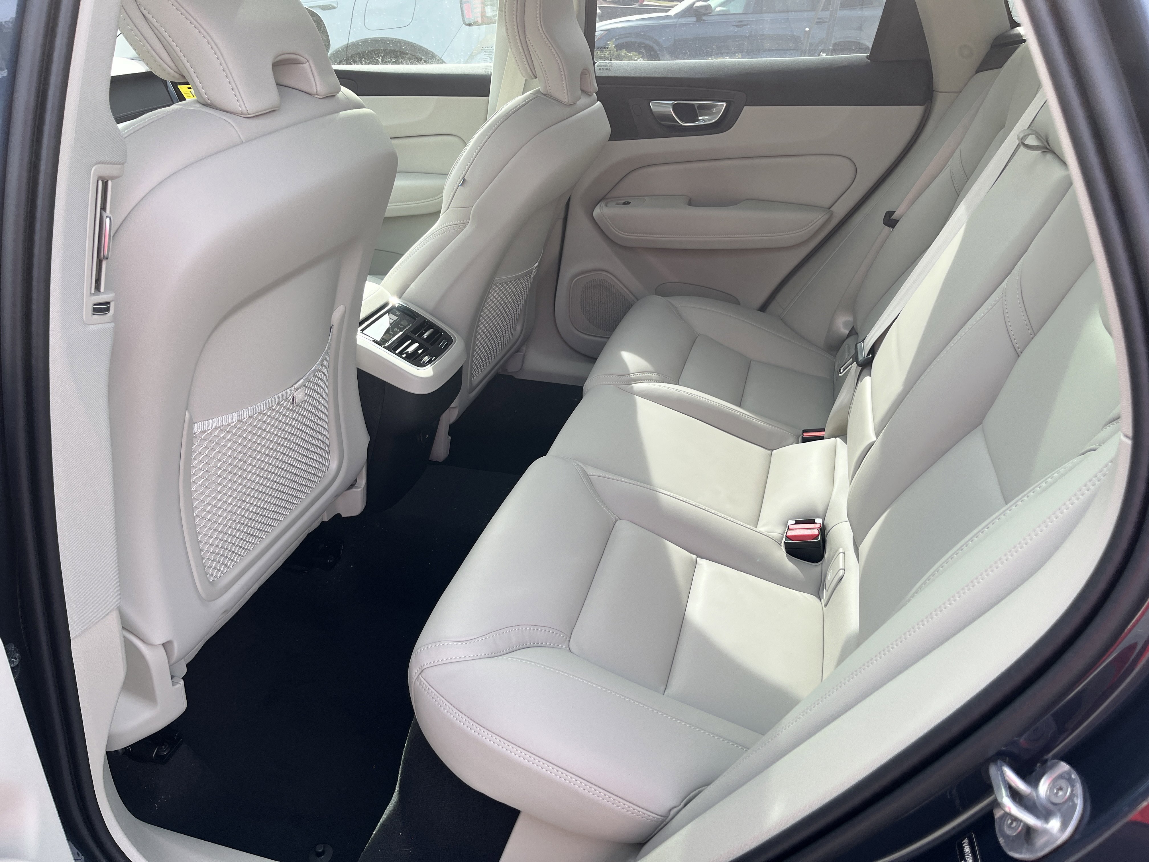 New 2026 Volvo XC60 B5 Ultra w/ Protection Package Premier image 9