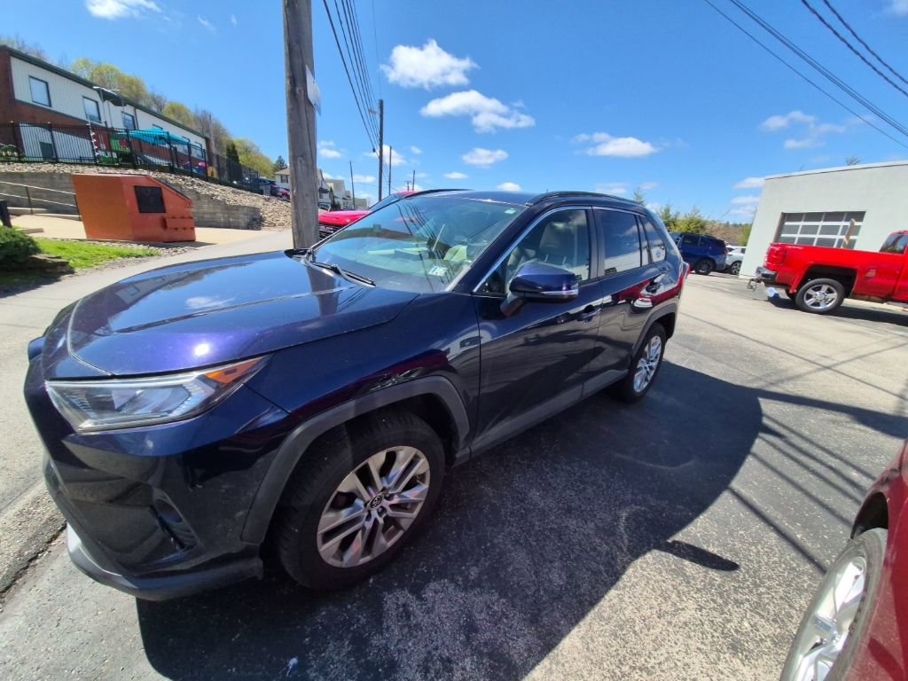 Used 2019 Toyota RAV4 XLE Premium w/ Cold Weather Package image 4