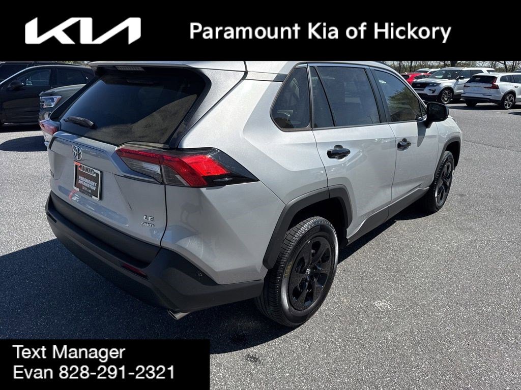 Used 2020 Toyota RAV4 LE image 7