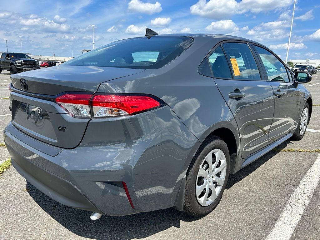 Used 2025 Toyota Corolla LE FWD image 4