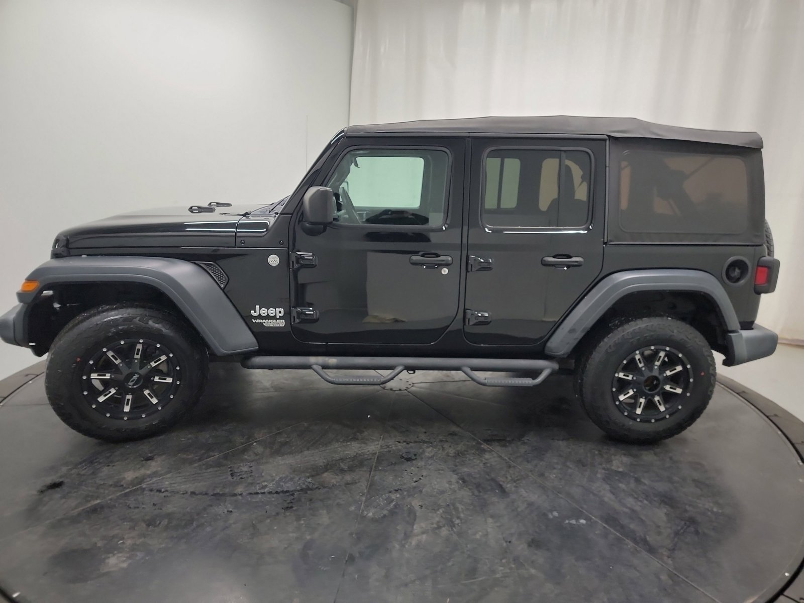 Used 2018 Jeep Wrangler Unlimited Sport image 4
