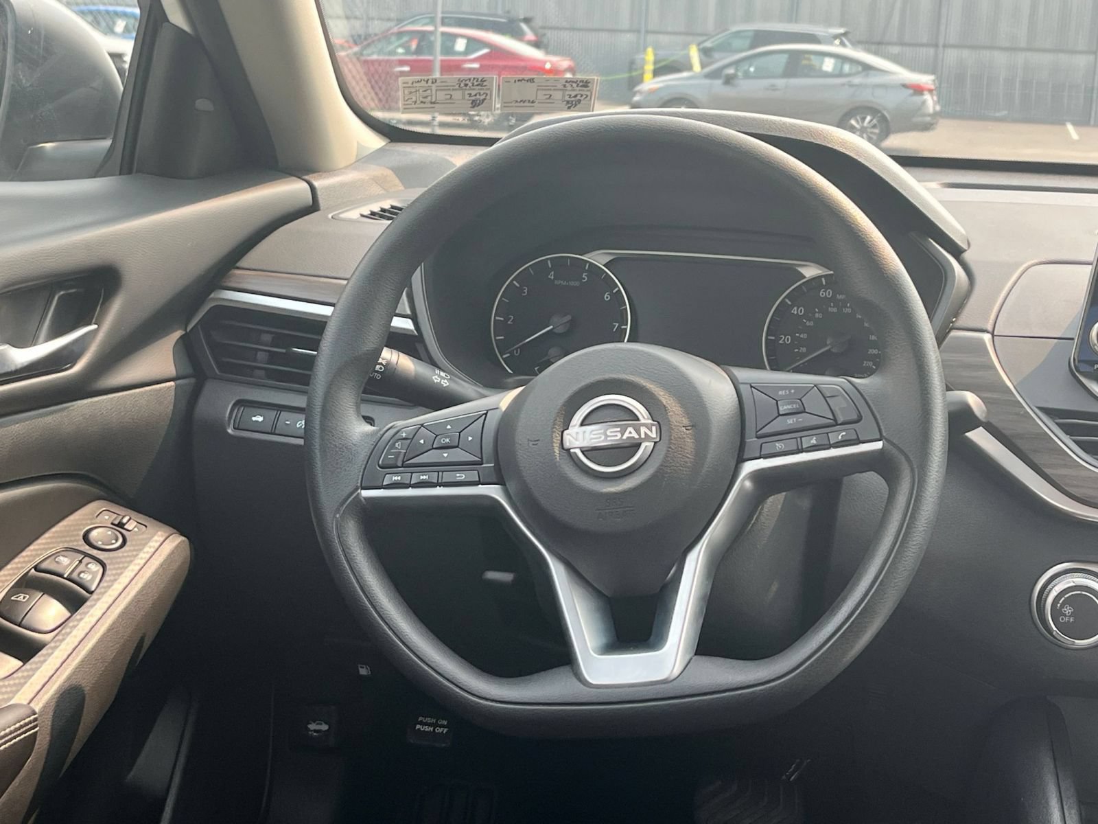 Used 2025 Nissan Altima 2.5 SV FWD image 28