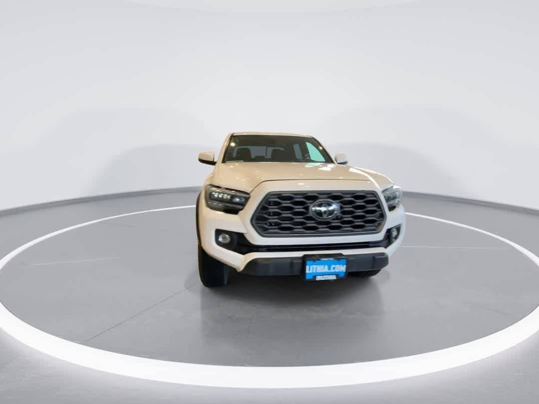 Certified 2022 Toyota Tacoma TRD Off-Road w/ Black Out Package (TMS) AWD/4WD image 3