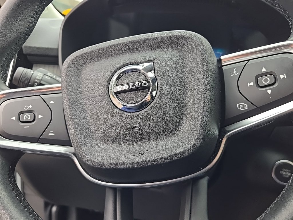 Certified 2025 Volvo XC40 B5 Ultra AWD/4WD image 25