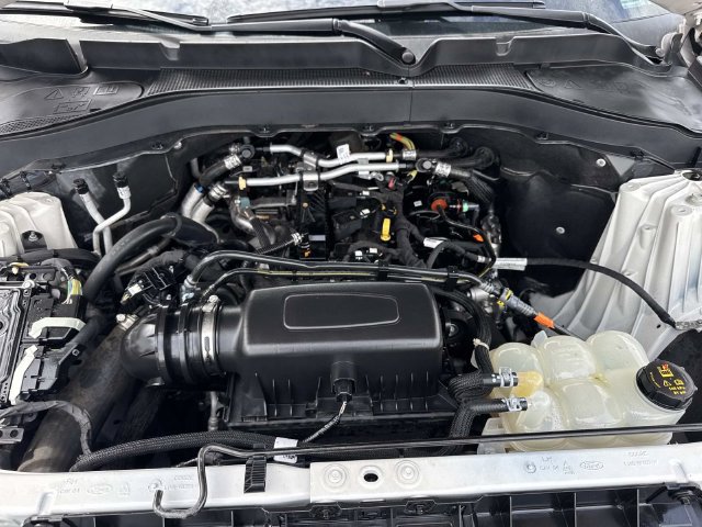 Used 2022 Ford Explorer XLT w/ Equipment Group 202A RWD image 10