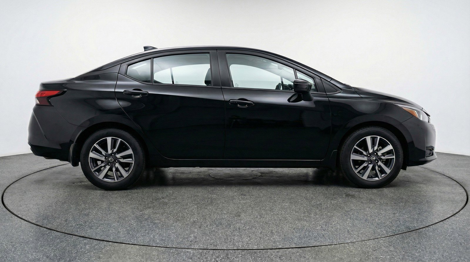 Used 2025 Nissan Versa SV image 11
