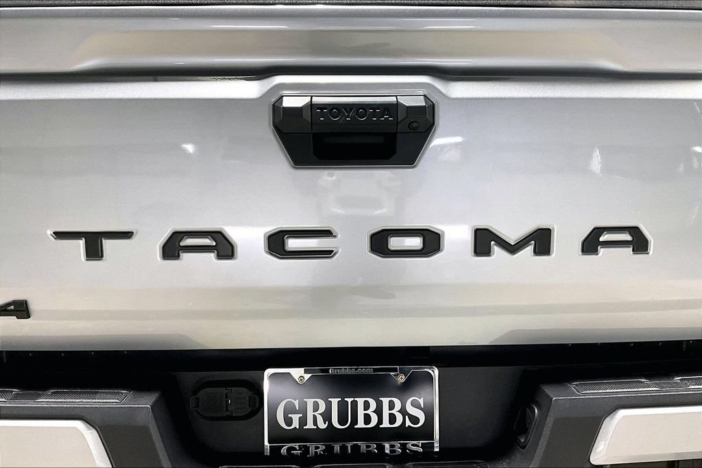 Used 2025 Toyota Tacoma SR5 AWD/4WD image 38