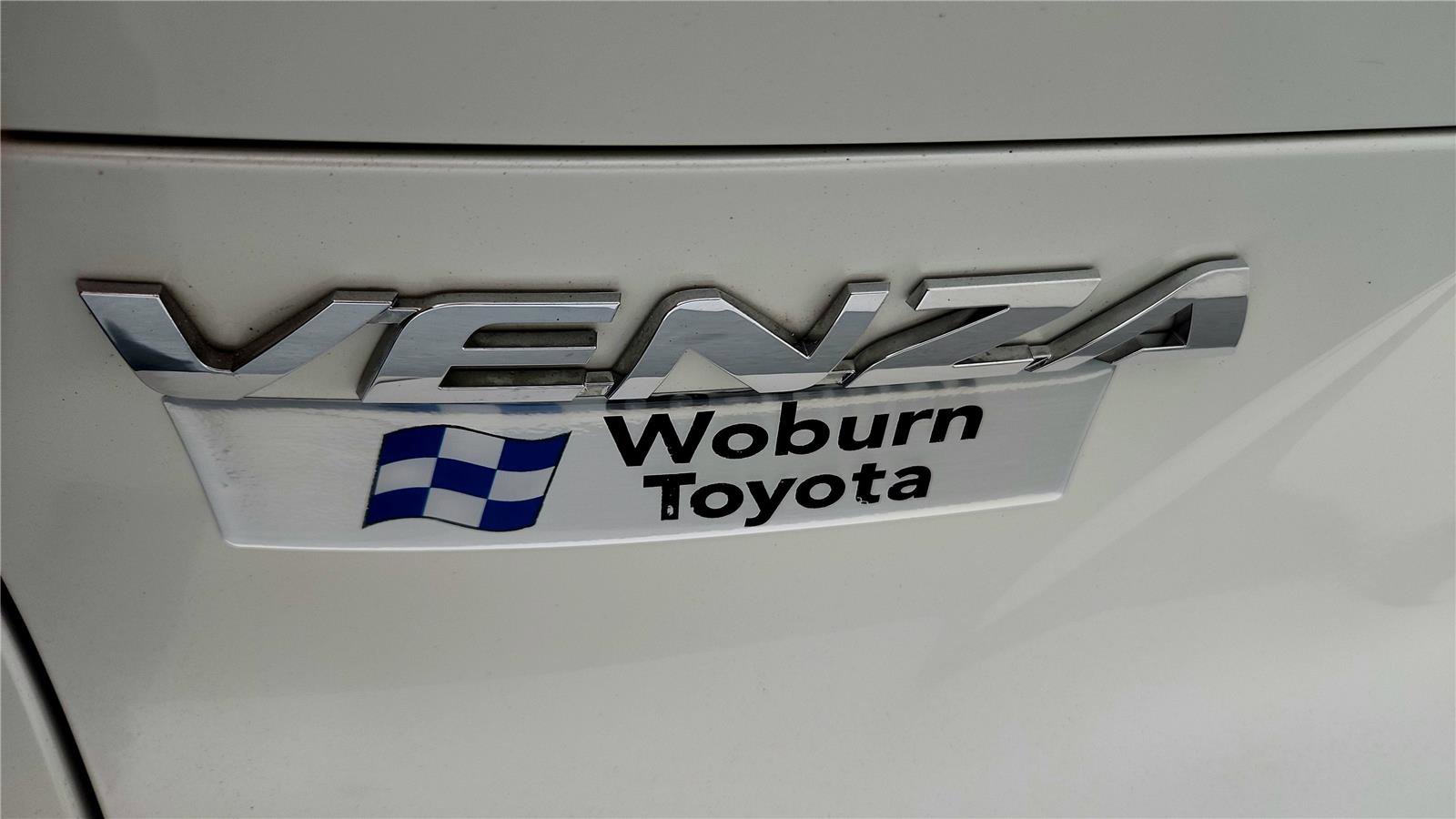 Used 2021 Toyota Venza LE w/ Carpet Mat Package (TMS) image 13