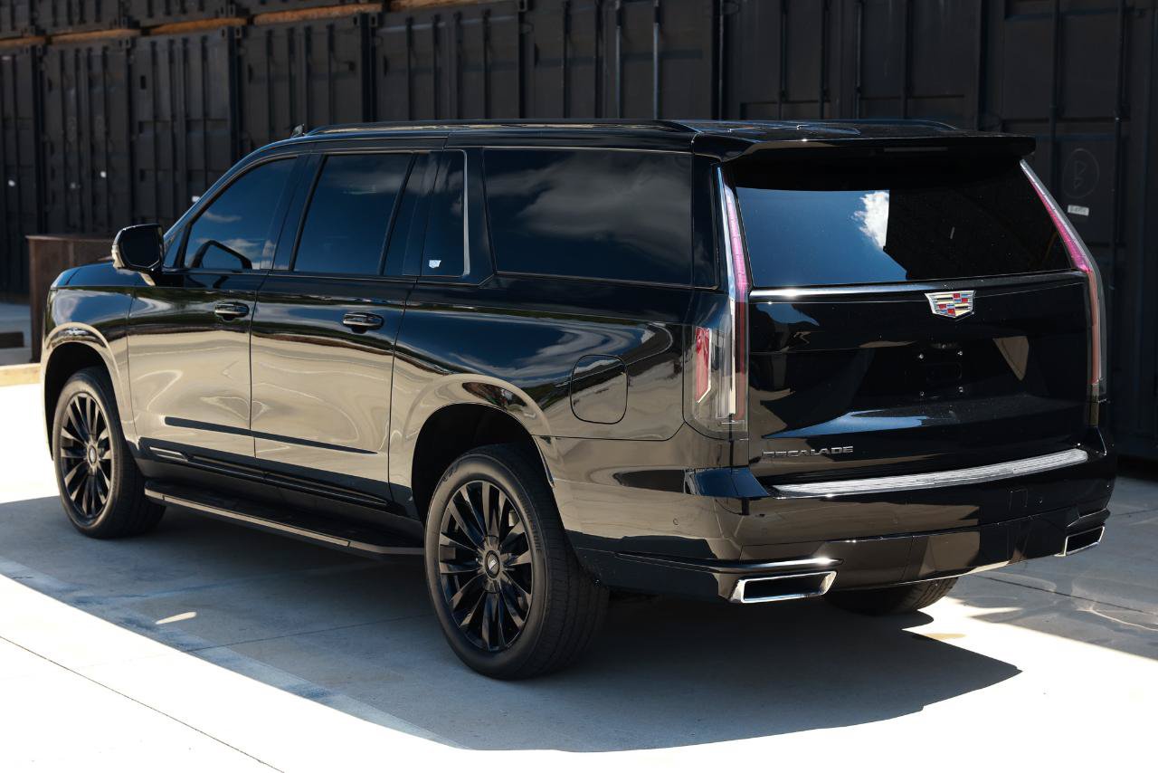 Used 2024 Cadillac Escalade ESV Premium Luxury AWD/4WD image 5