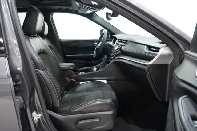 Used 2023 Jeep Grand Cherokee L Altitude image 38