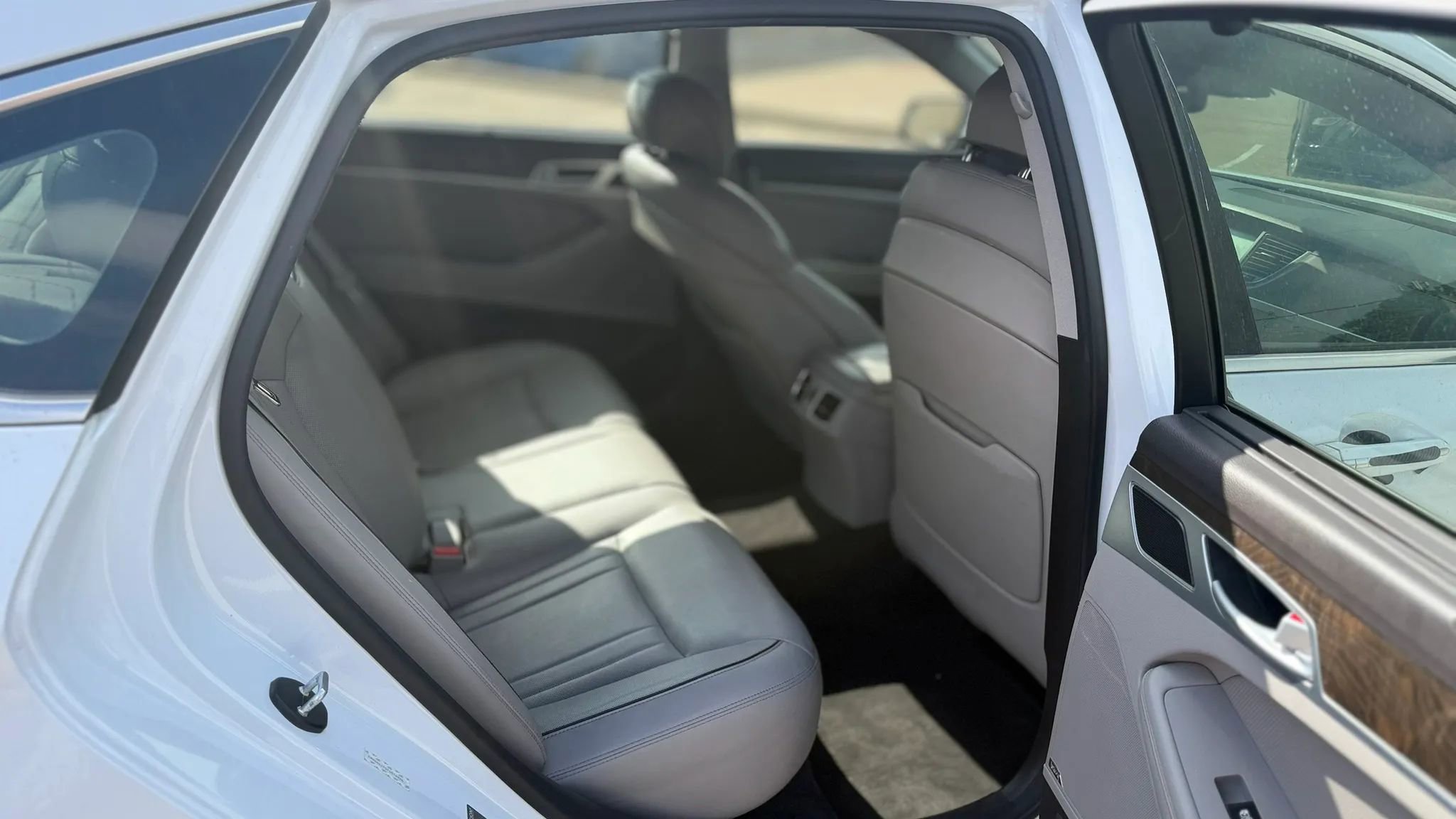 Used 2015 Hyundai Genesis 5.0 w/ Option Group 05 image 12