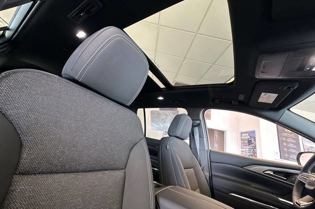 New 2026 Chevrolet Traverse LT w/ Sun and Wheel Package image 16