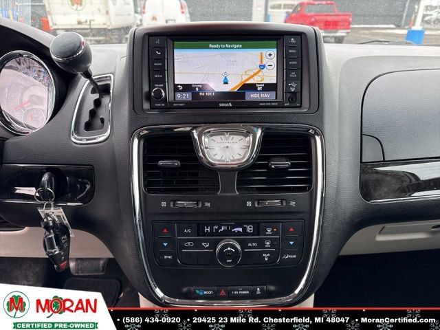 Used 2013 Chrysler Town & Country Touring image 16