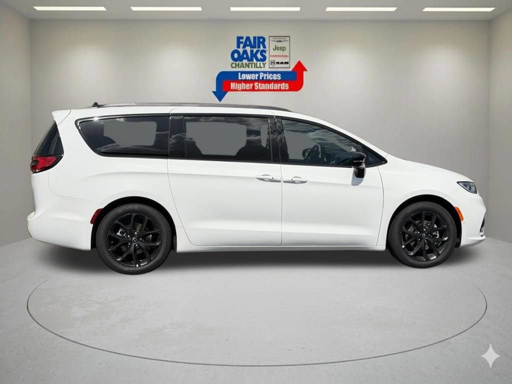 New 2026 Chrysler Pacifica Select FWD image 5