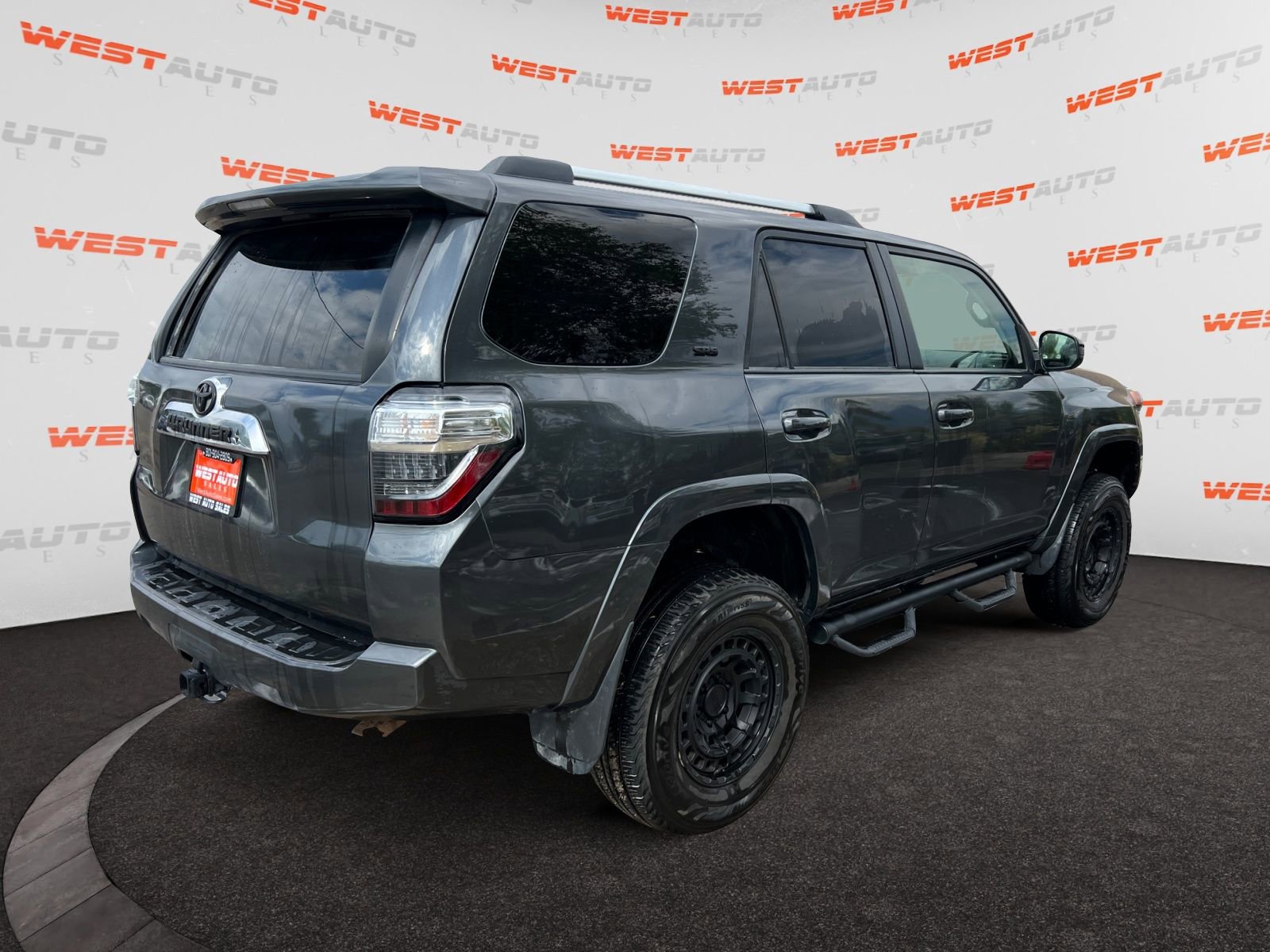 Used 2022 Toyota 4Runner SR5 AWD/4WD image 5