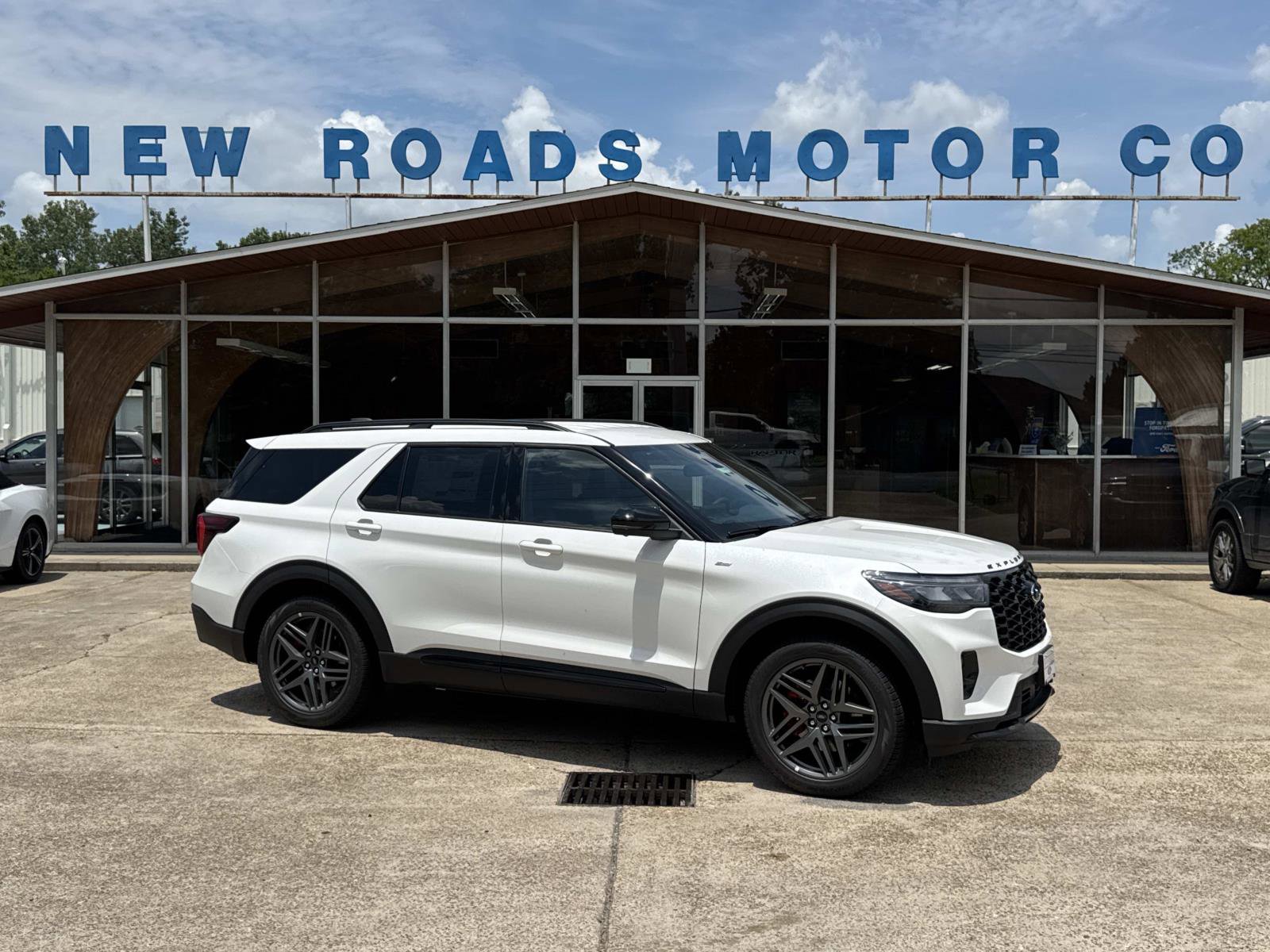 New 2025 Ford Explorer ST-Line w/ Premium Package