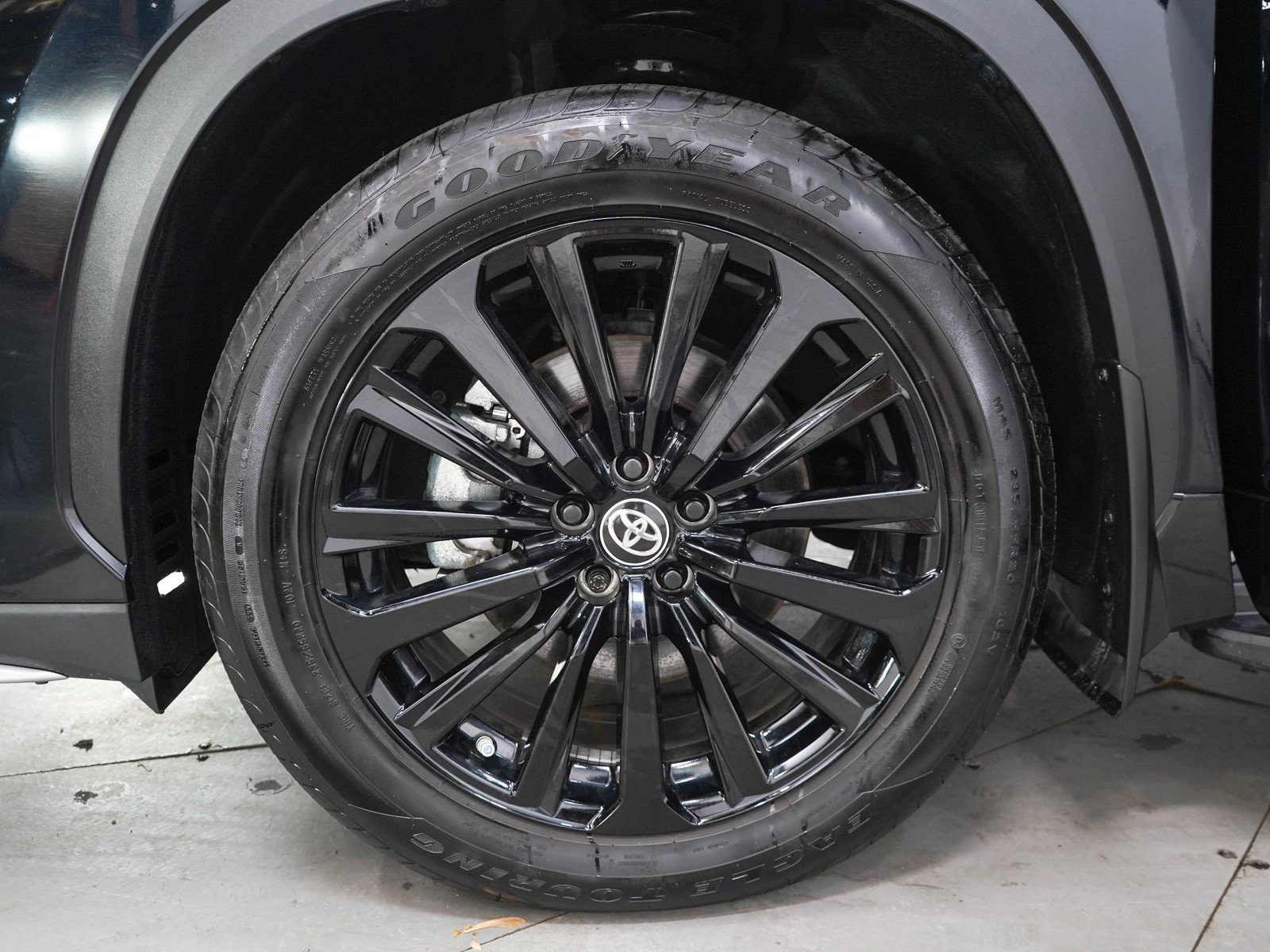 Used 2024 Toyota Highlander XSE AWD/4WD image 32