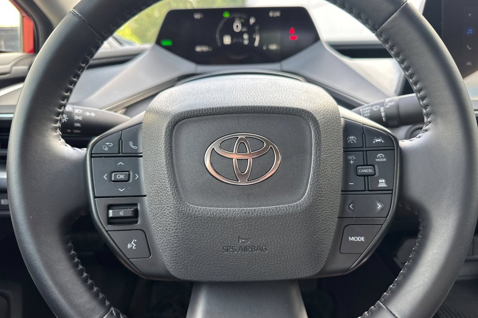 Certified 2025 Toyota Prius LE FWD image 36