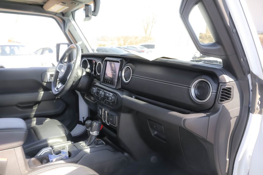 Used 2022 Jeep Wrangler Unlimited Sahara w/ Cold Weather Group AWD/4WD image 34