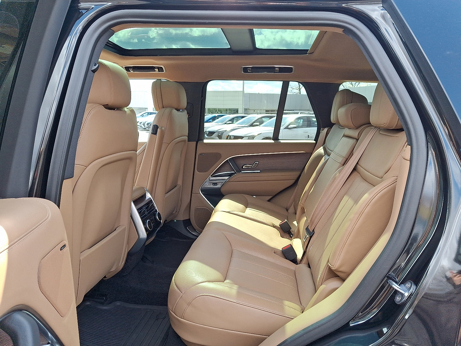 Used 2023 Land Rover Range Rover SE image 10