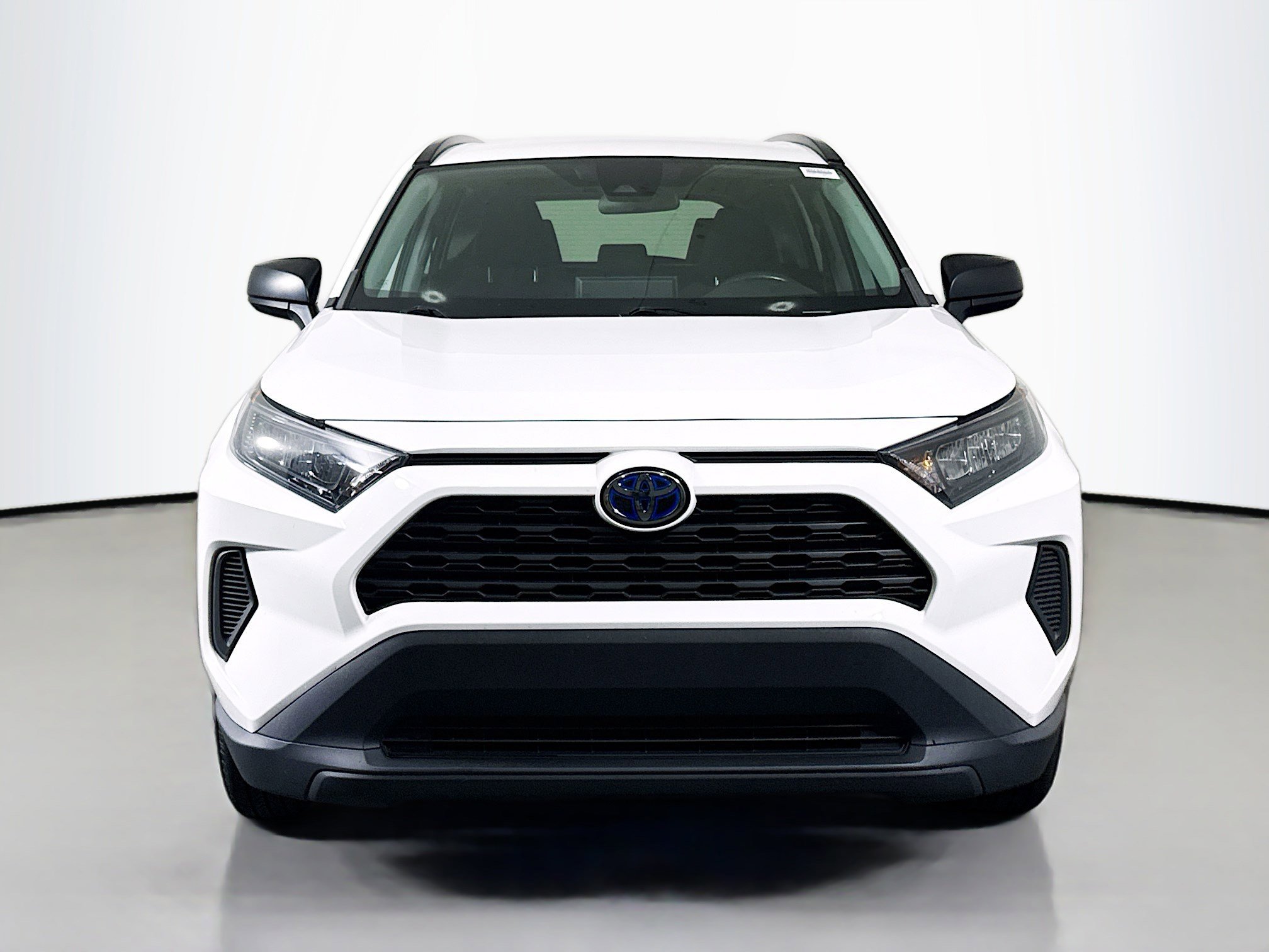 Used 2022 Toyota RAV4 LE image 2