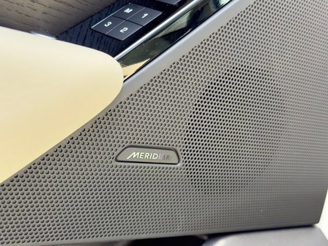 Used 2023 Land Rover Range Rover Velar R-Dynamic S image 10