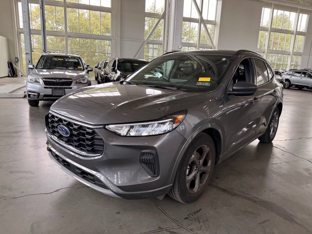Used 2023 Ford Escape ST-Line w/ Tech Pack #1 FWD image 7