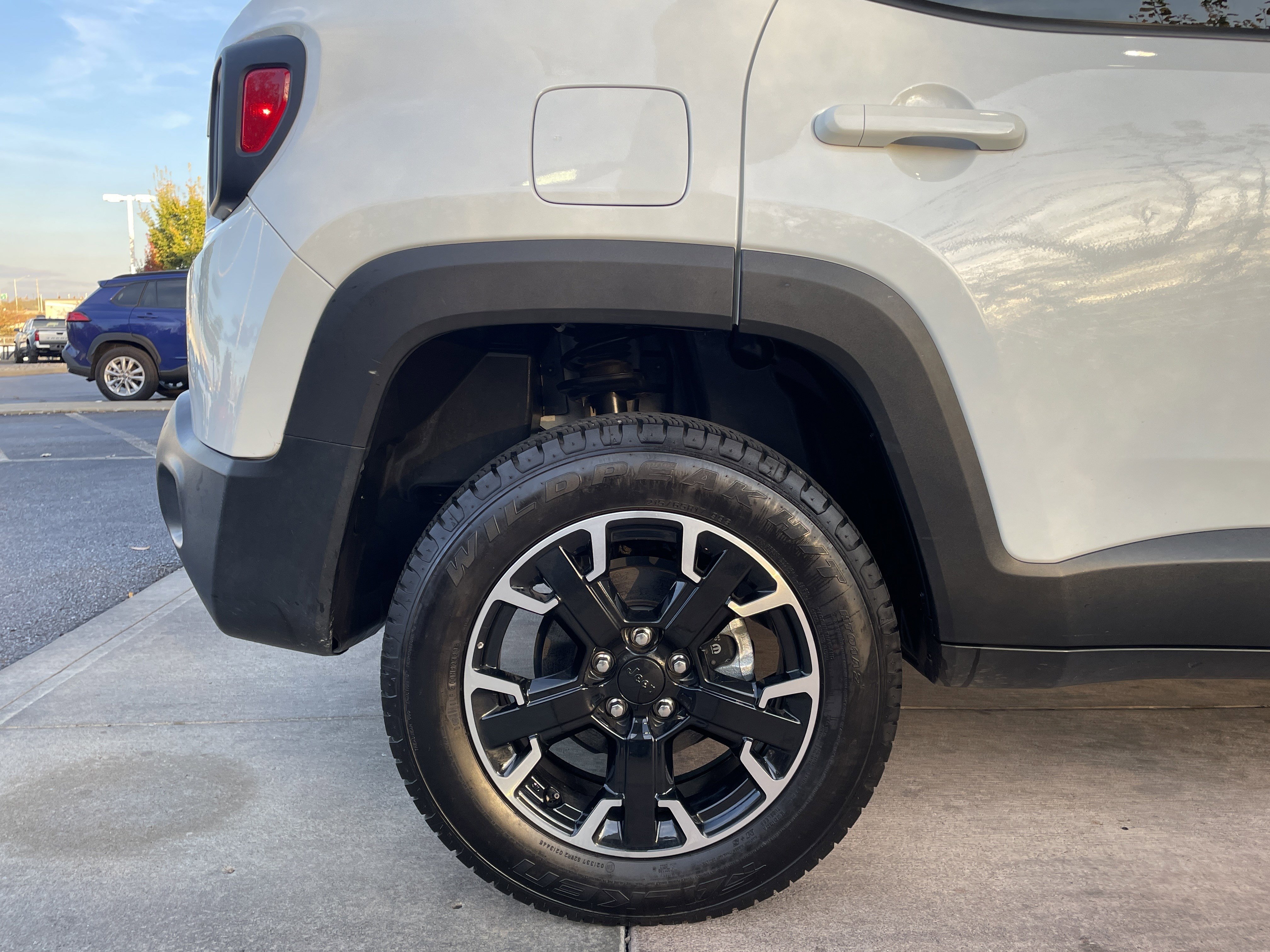 Used 2023 Jeep Renegade Trailhawk image 23