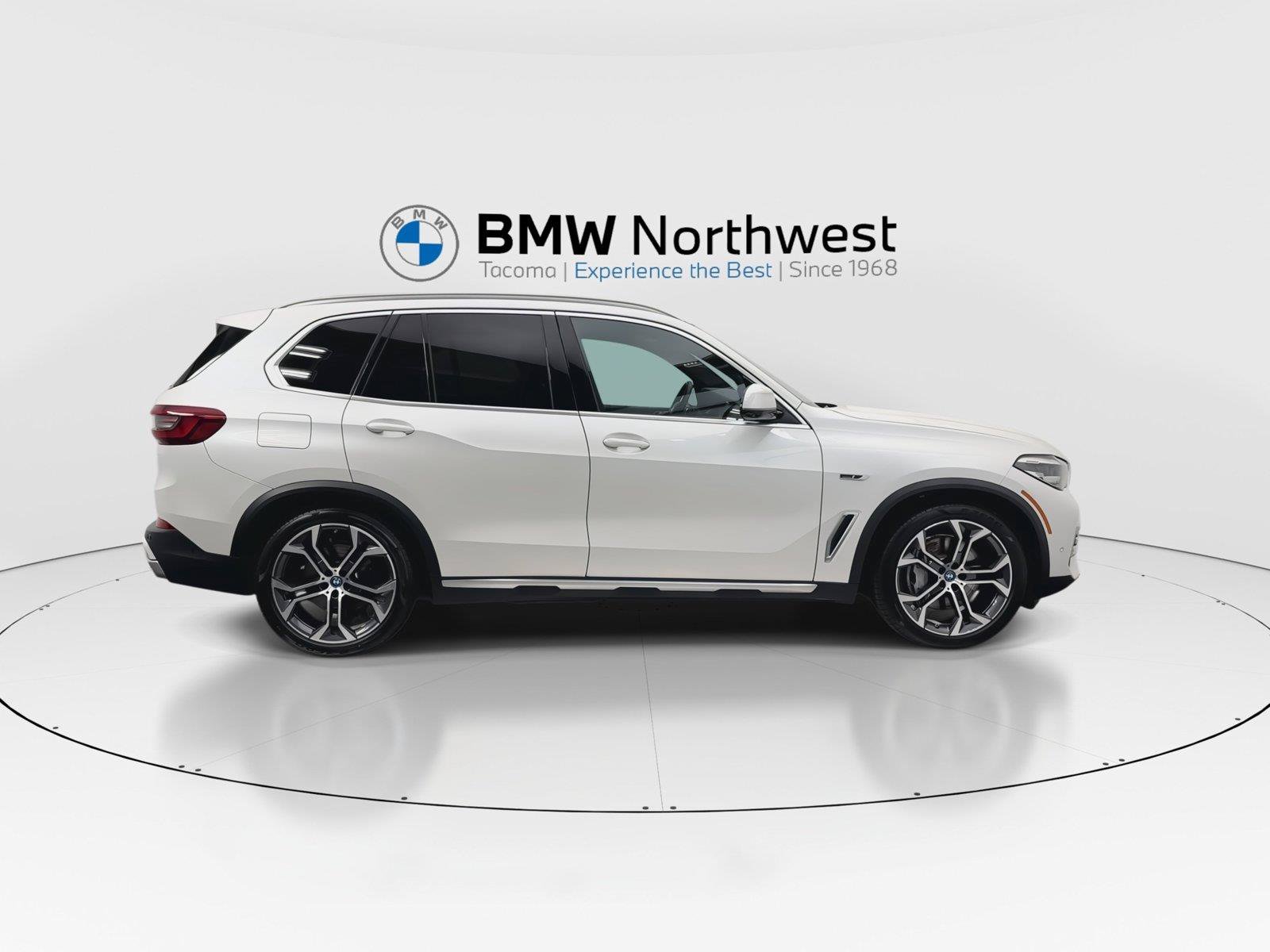 Used 2023 BMW X5 xDrive45e w/ Parking Assistance Package AWD/4WD image 5