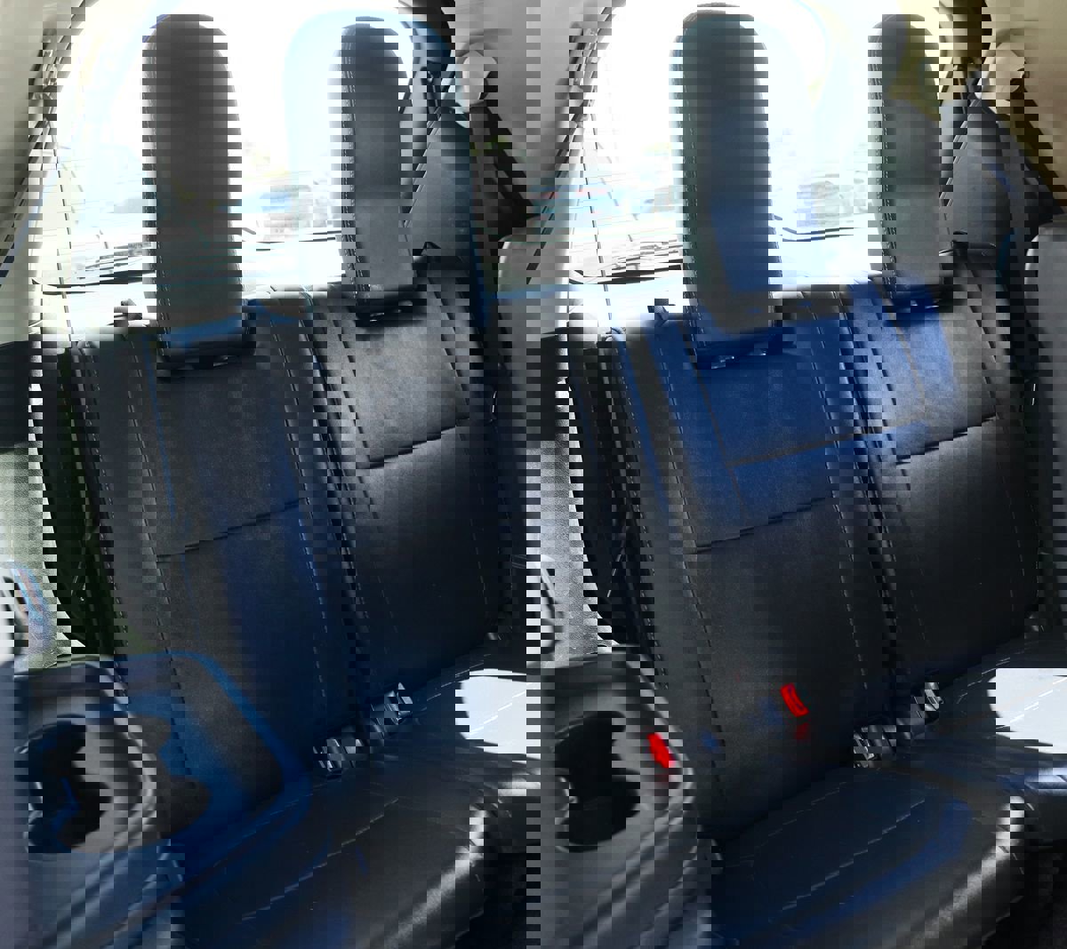 Used 2020 Mitsubishi Outlander SE image 28