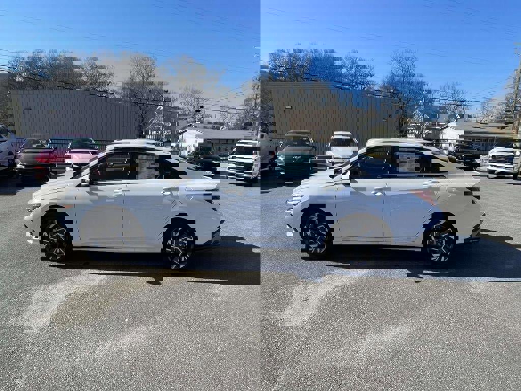 New 2026 Hyundai Elantra Limited image 24