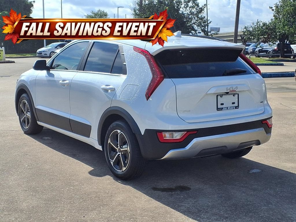 Used 2024 Kia Niro LX FWD image 2