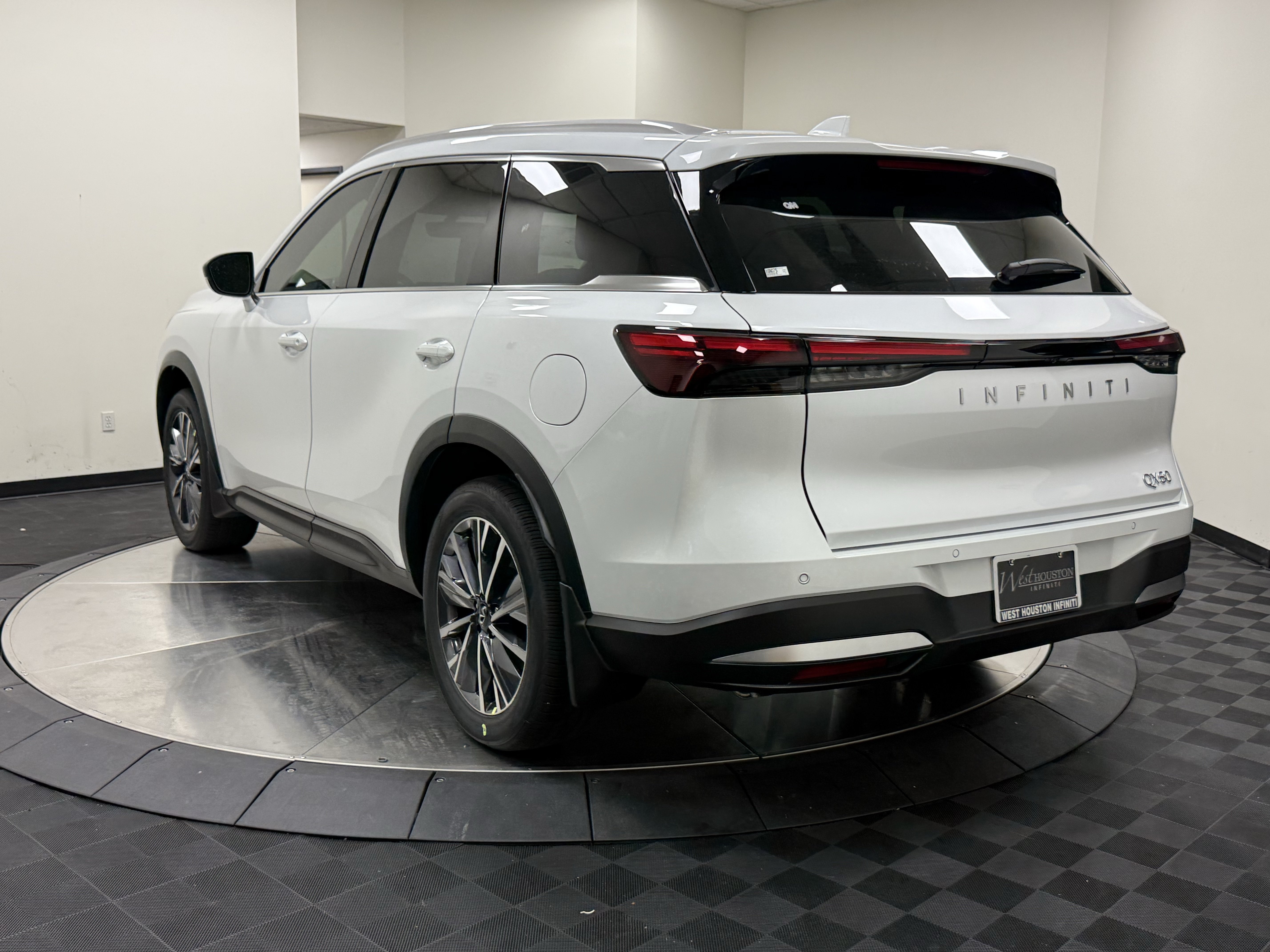 Certified 2027 INFINITI QX60 Luxe w/ Cargo Package FWD image 5