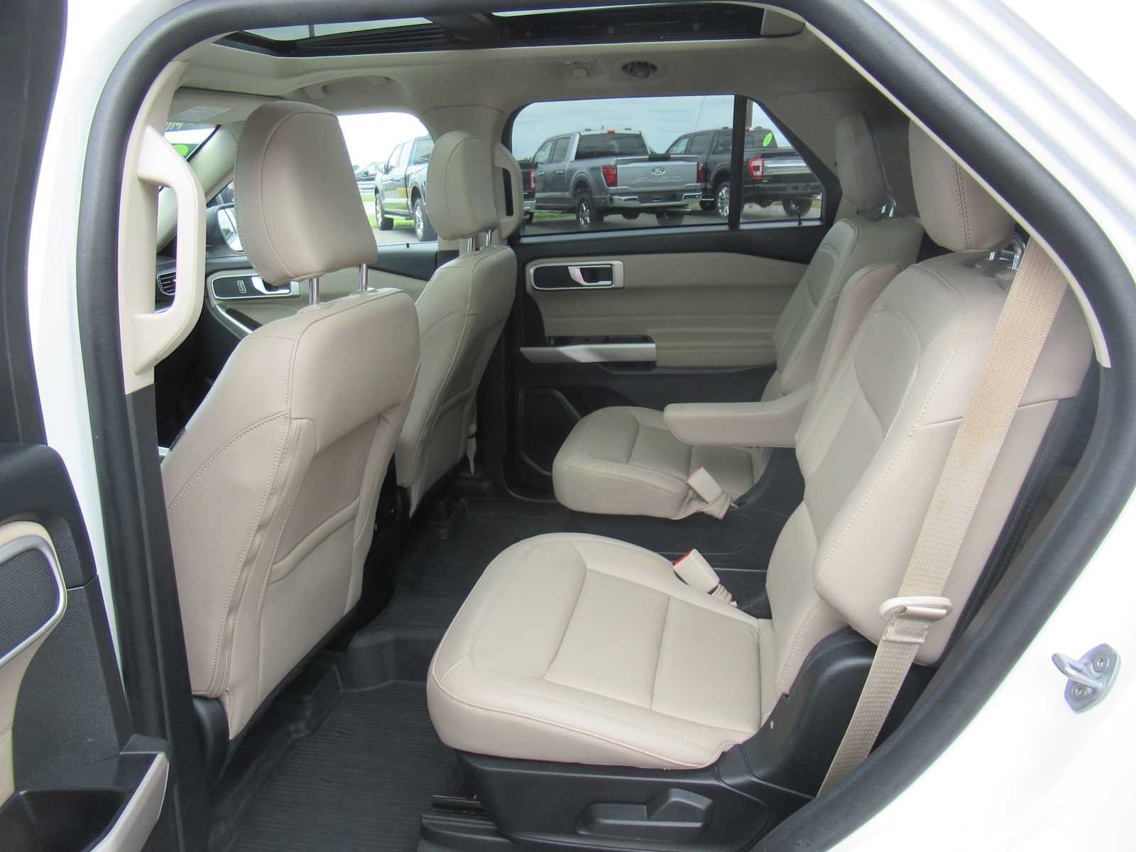 Used 2023 Ford Explorer XLT w/ Equipment Group 202A AWD/4WD image 16