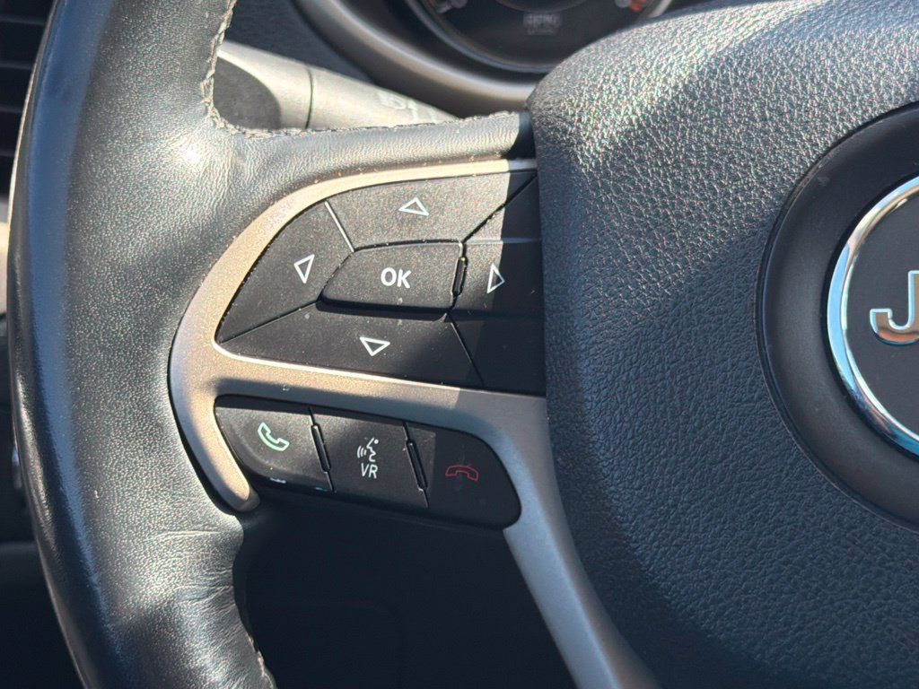 Used 2015 Jeep Cherokee Latitude w/ Cold Weather Group AWD/4WD image 25