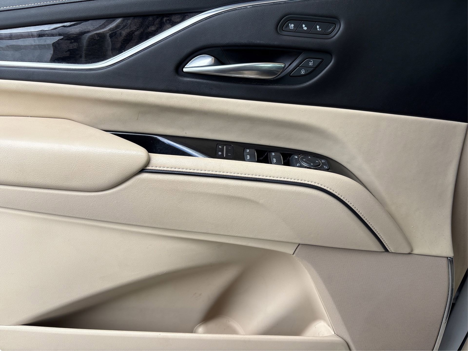 Used 2021 Cadillac Escalade ESV Premium Luxury image 19