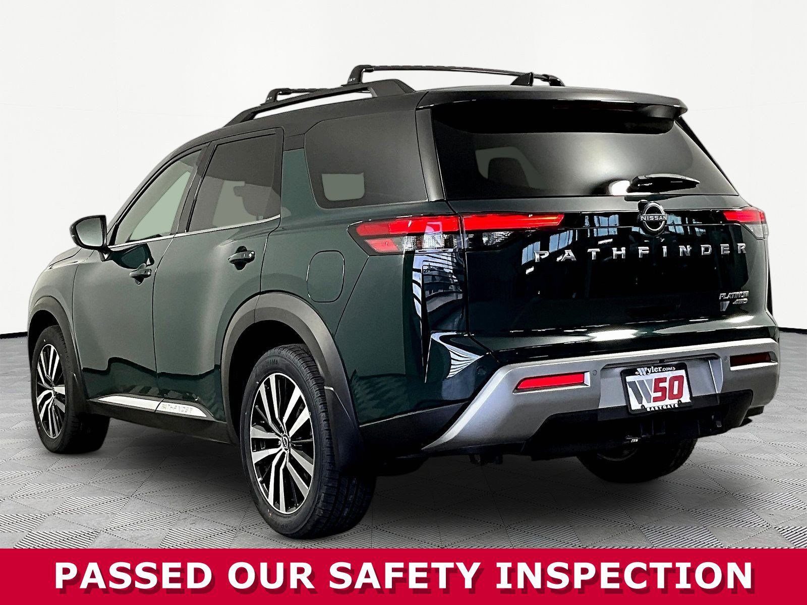 Certified 2024 Nissan Pathfinder Platinum w/ Cargo Package AWD/4WD image 4