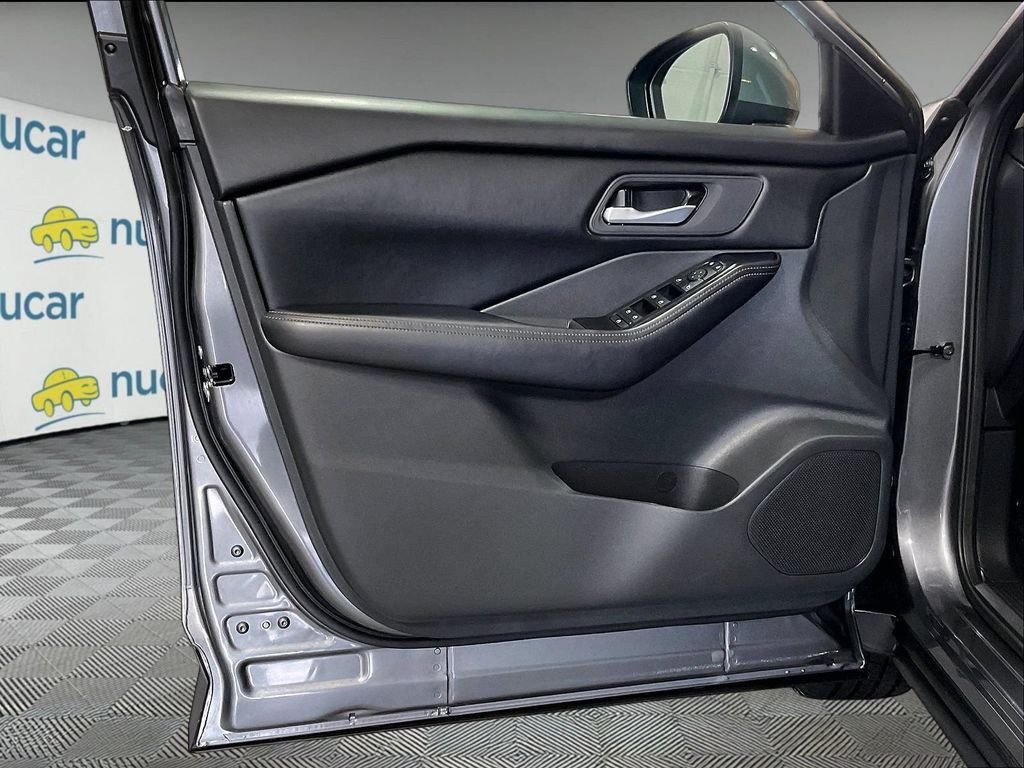 Certified 2026 Nissan Rogue SV AWD/4WD image 9