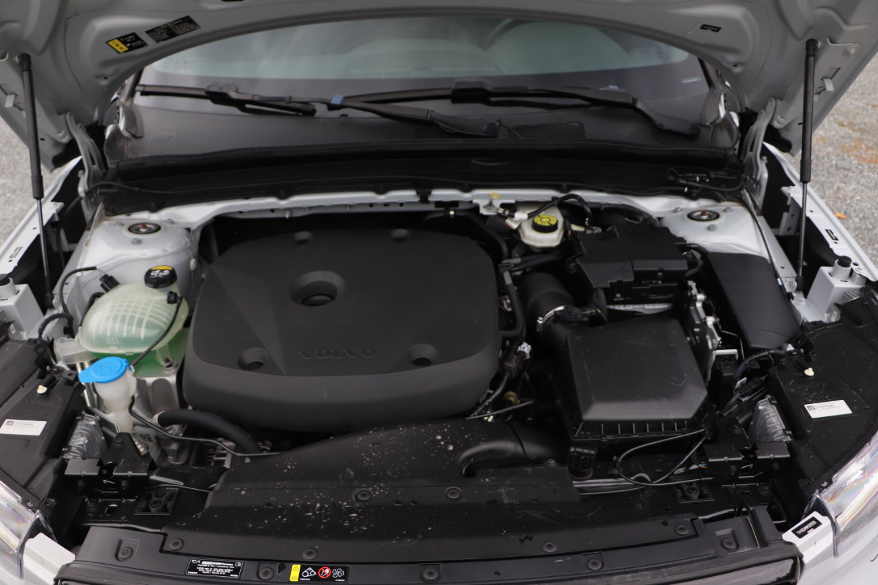 Used 2021 Volvo XC40 T5 R-Design w/ Advanced Package image 38