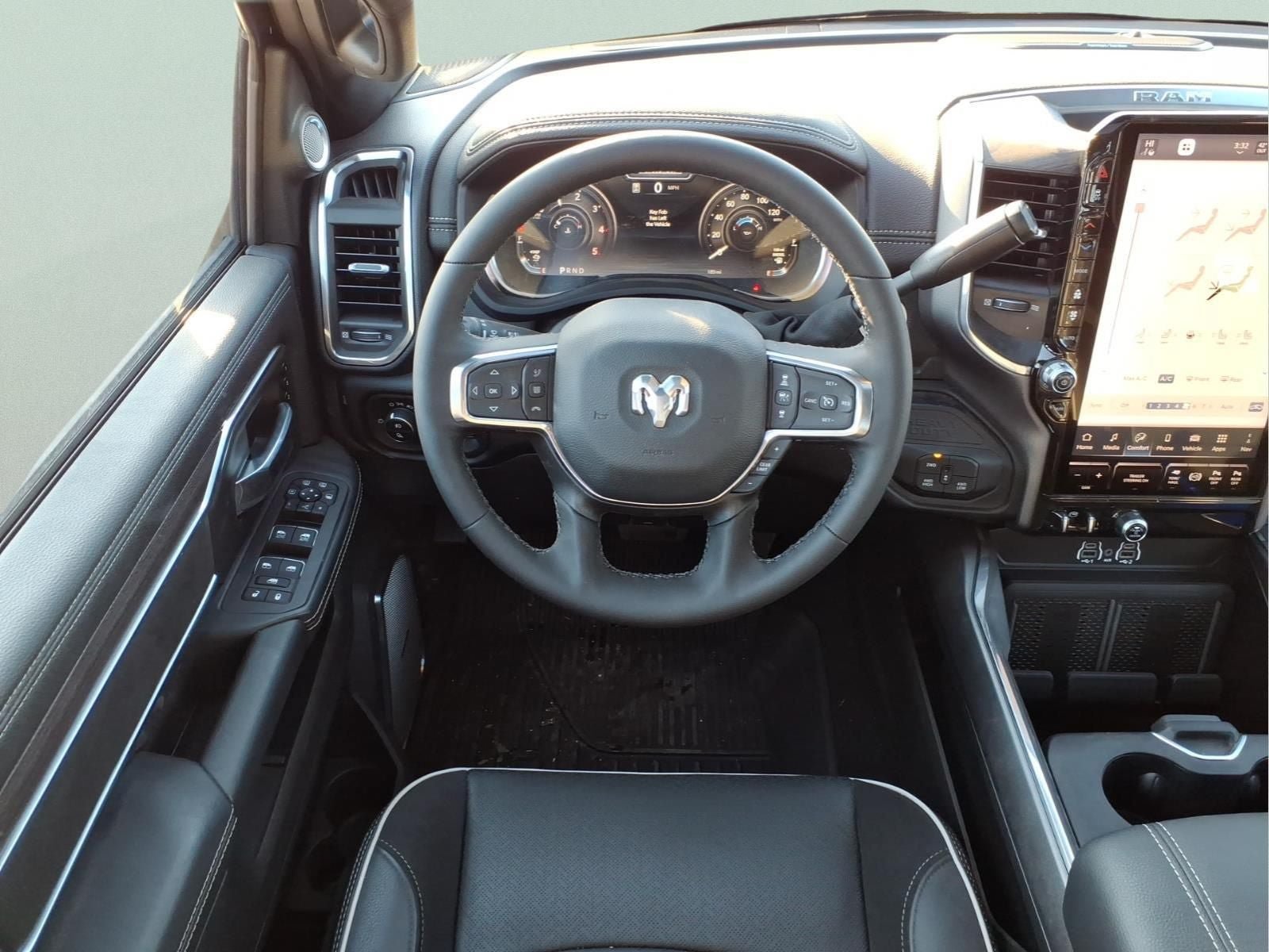 Used 2025 RAM 3500 Laramie AWD/4WD image 9